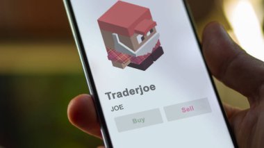 Takas ekranındaki Joe Traderjoe 'nun kripto varlığının logosuna yaklaş. Joe Traderjoe hisse senetleri, bir cihazda Joe $.