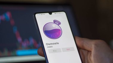 Bir değiş tokuş ekranındaki OSMO Osmosis şifreleme varlığının logosunu kapat. OSMO Osmosis hisse senetleri, bir cihaza OSMO $.