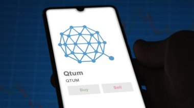 Takas ekranındaki QTUM Qtum şifreleme kaynağının logosuna yaklaş. QTUM Qtum fiyat hisseleri, bir aygıt için $QTUM.