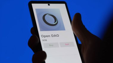 Bir değiş tokuş ekranındaki SOS Open DAO şifreleme varlığının logosunu kapat. SOS Açık DAO fiyat hisseleri, bir aygıt üzerinde SOS $.