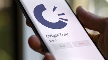 Bir değiş tokuş ekranındaki TRAC orijinal şifreli varlık logosuna yaklaş. TRAC Orijinal Trail fiyat hisseleri, bir aygıt üzerinde $TRAC.