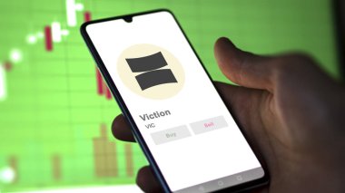 Bir değiş tokuş ekranındaki Vic Viction kripto varlığının logosuna yaklaş. Vic Viction hisse senetleri, bir cihaz için VIP $.