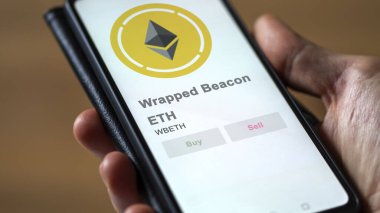 Bir değiş tokuş ekranında WBETH ambalajlı Beacon ETH şifreleme varlığının logosunu kapat. WBETH Sarılı Beacon ETH Fiyat hisseleri, Bir cihazın WBETH $.