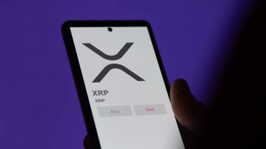 Takas ekranındaki XRP XRP şifreleme varlığının logosunu kapat. XRP XRP fiyat hisseleri, bir aygıt üzerinde $XRP.