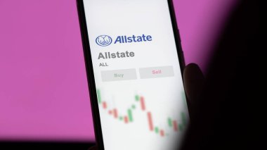 Glenview, Illinois 'de. Değiş tokuş ekranındaki Allstate logosuna yaklaş. Tüm eyalet hisse senetleri, bir cihaza $All.