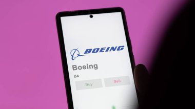 Chicago, Illinois. Değiş tokuş ekranındaki Boeing logosuna yaklaş. Boeing fiyat hisseleri, bir cihaza BA dolar..