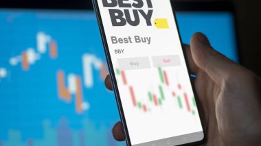 Richfield, Minnesota 'da. Best Buy 'ın logosunu bir değiş tokuş ekranında kapat. Best Buy hisse senetleri, bir cihazda BBY $.
