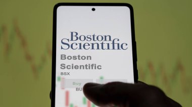 Marlborough, Massachusetts. Bir değiş tokuş ekranında Boston Scientific 'in logosuna yaklaş. Boston Bilimsel Fiyat Hisseleri, bir cihaza BSX $.