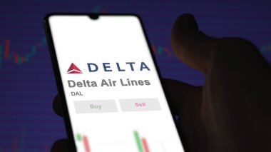 Atlanta, Georgia 'da. Bir değiş tokuş ekranındaki Delta Hava Hatları logosuna yaklaş. Delta Hava Yolları hisse senedi fiyatları, bir aygıt üzerinde DAL $.