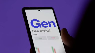 Tempe, Arizona 'da. Gen Digital 'in logosunu bir değiş tokuş ekranında kapat. Gen Dijital Fiyat Hisseleri, GEN $bir aygıt üzerinde.