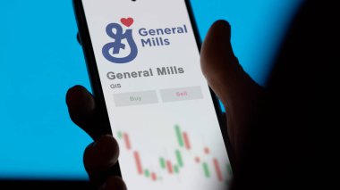 Altın Vadi, Minnesota. General Mills 'in logosunu bir değiş tokuş ekranında kapatın. General Mills hisse senedi fiyatları, cihazda GIS $.