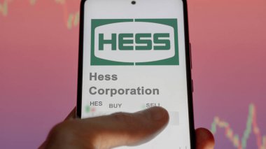 New York, New York. Hess Şirketi 'nin logosuna bir değiş tokuş ekranında yaklaş. Hess Şirketi hisse senetleri, bir cihaza HES $.