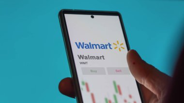 Bentonville, Arkansas. Bir alışveriş ekranındaki Walmart logosuna yaklaş. Walmart hisse senetleri, bir aygıtta WMT $.
