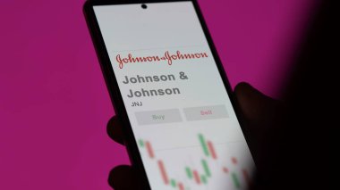 New Brunswick, New Jersey. Değiş tokuş ekranında Johnson & Johnson logosuna yaklaş. Johnson & Johnson hisse senetleri, bir aygıtta JNJ $.