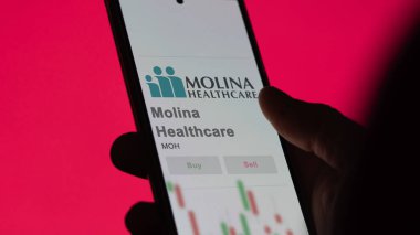 Long Beach, Kaliforniya. Bir değiş tokuş ekranında Molina Sağlık 'ın logosuna yaklaş. Molina Sağlık Fiyat Hisseleri, Bir aygıt için MOH $.