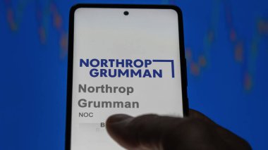 West Falls Kilisesi, Virginia. Bir değiş tokuş ekranında Northrop Grumman 'ın logosuna yaklaş. Northrop Grumman hisse senetleri, bir cihaz için NOC $.