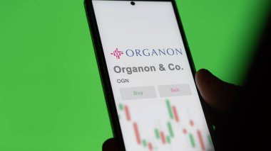 Jersey City, New Jersey 'de. Değiş tokuş ekranındaki Organon & Co. logosunu kapat. Organon & Ortak Fiyat hisseleri, bir aygıt üzerinde $OGN.