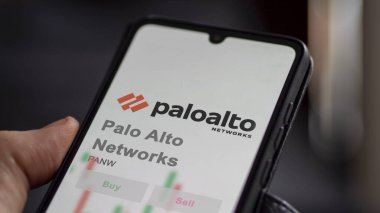 Santa Clara, Kaliforniya. Palo Alto Ağları 'nın logosuna bir değiş tokuş ekranında yaklaş. Palo Alto Ağları hisse senetleri, bir aygıt için $PANW.