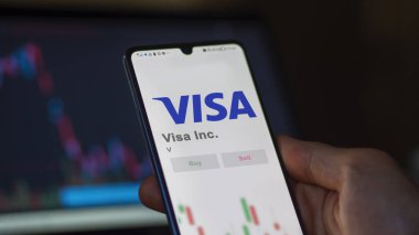 San Francisco, Kaliforniya. Visa A.Ş. 'nin logosuna yakın çekim yap. Visa Inc. Fiyat hisseleri, cihazda V $..