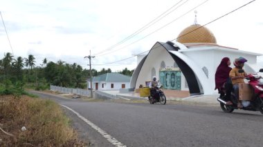 Tahfidz Kuran Kuran, Pinrang Mallaga bölgesinde yer alan muhteşem ve güzel bir tahfidz evi olan Kur 'an' ı öğrenmek ve ezberlemek için kullanılan bir kurumdur.