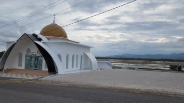 Tahfidz Kuran Kuran, Pinrang Mallaga bölgesinde yer alan muhteşem ve güzel bir tahfidz evi olan Kur 'an' ı öğrenmek ve ezberlemek için kullanılan bir kurumdur.