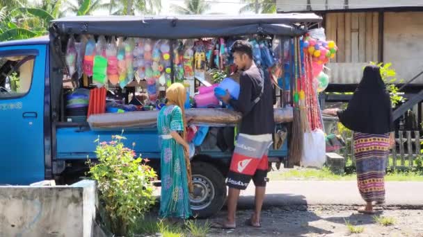Pinrang Indonésie Juli 2023 Vendeurs Rue Vente Voiture Matin Dans — Video