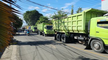 Pinrang İlçesi 'nin fiziksel kalbi yaz aylarında Jalan Sultan Hasanuddin' e doğru, Endonezya 09 Temmuz 2023 'ü gösterdi.