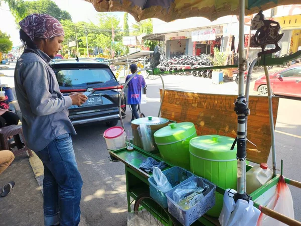 Pinrang Indonesia Juli 2023 Een Straatverkoper Die Overdag Danat Ijs — Stockfoto