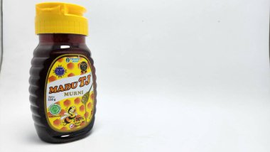 Pinrang Endonezya 15 Temmuz 2023: Honey TJ C 1000, 1000 mg C vitamini, TRESNOJOYO MADU TJ MURNI Asya Endonezya ile saf bal karışımından formüle edilen bir sağlık ilavidir.
