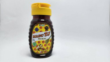 Pinrang Endonezya 15 Temmuz 2023: Honey TJ C 1000, 1000 mg C vitamini, TRESNOJOYO MADU TJ MURNI Asya Endonezya ile saf bal karışımından formüle edilen bir sağlık ilavidir.