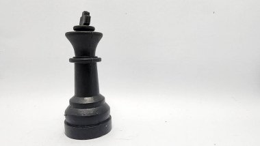 Plastikten yapılmış satranç taşları, satranç taşlarının kralı, beyaz kral, siyah kral, satranç oyunu, satranç kralı taşlarının arka planı, Asya Endonezya