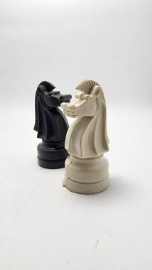 Satranç taşları, Kara Şövalye, Beyaz Şövalye, Satranç oyunu, Kapanış Şövalyesi, Plastik Satranç Taşları, Kara At, Kuda Hitam, Permanan Kedisi, Kuda Berpasangan, Kara ve Beyaz Şövalye, Asya Endonezya