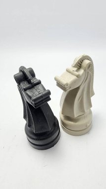 Satranç taşları, Kara Şövalye, Beyaz Şövalye, Satranç oyunu, Kapanış Şövalyesi, Plastik Satranç Taşları, Kara At, Kuda Hitam, Permanan Kedisi, Kuda Berpasangan, Kara ve Beyaz Şövalye, Asya Endonezya