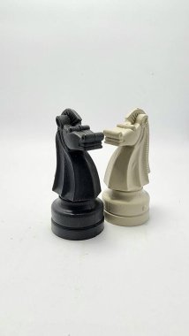 Satranç taşları, Kara Şövalye, Beyaz Şövalye, Satranç oyunu, Kapanış Şövalyesi, Plastik Satranç Taşları, Kara At, Kuda Hitam, Permanan Kedisi, Kuda Berpasangan, Kara ve Beyaz Şövalye, Asya Endonezya