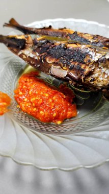 Süper baharatlı basit ızgara balık menüsü, ev yapımı, Asya Endonezyası