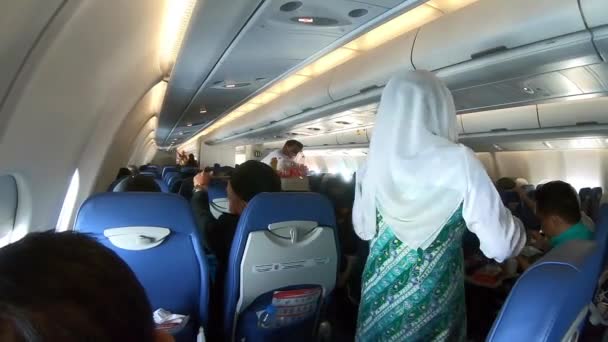 Pinrang Ινδονησία Αύγουστος 2023 Επιβάτες Της Umrah Προσκυνητές Ένα Αεροπλάνο — Αρχείο Βίντεο