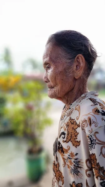 Pinrang Indonesia July 2023 Old Mother Morning Sitting Relaxed Hall — Stock Photo, Image