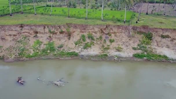 Rekaman Udara Dampak Erosi Tanah Dan Pendangkalan Sungai Saddang Hari — Stok Video