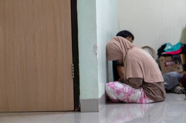 Pinrang Endonezya, 23 Kasım 2023: Başı dönen ve stresli biri için tarz kavramı