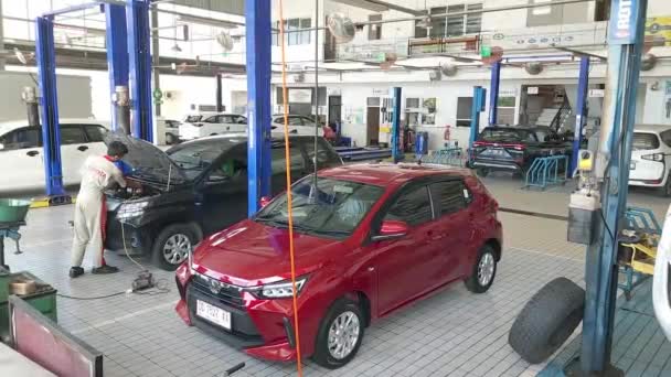 Pinrang Indonesia Dicembre 2023 Officina Ufficiale Toyota Parepare City Sulawesi — Video Stock