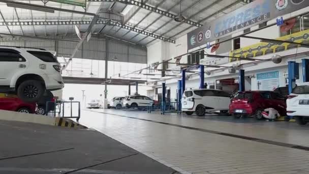 Pinrang Indonesia Dicembre 2023 Officina Ufficiale Toyota Parepare City Sulawesi — Video Stock