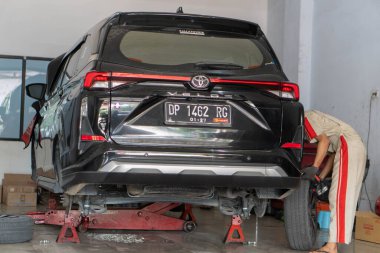 Pinrang Endonezya, 14 Ağustos 2024: Resmi Toyota Atölyesi, Pinrang Şehri, Güney Sulawesi, Endonezya