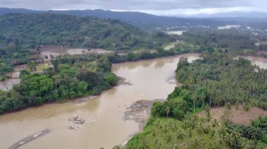 Saddang Nehri 'nin insansız hava aracı, aşınma felaketi, Saddang Nehri kıyısında erozyon, Masolo Köyü, Teppo Alt Bölgesi, Endonezya