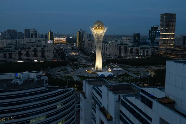 Астана Казахстан 2018 Центр Міста Бульвар Нурзол Вежа Байтерек Освітлені Ліцензійні Стокові Фото