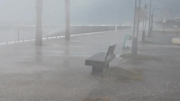 Сильний Штормовий Вітер Розбиває Величезні Хвилі Середземного Моря Пляжах Узбережжя — стокове відео