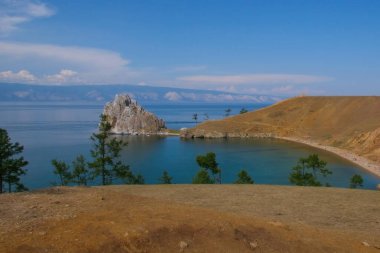 Baykal Gölü Doğu Sibirya 'da yer almaktadır. Gezegendeki en derin göl ve en büyük doğal tatlı su deposu olmasının yanı sıra Avrasya 'nın en büyük tatlı su gölüdür.. 