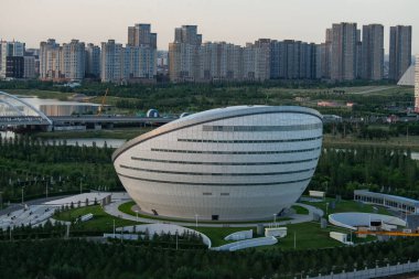 Astana, Kazakistan 09.07.2018: Kazakistan 'ın ilk cumhurbaşkanının kütüphanesi olan Nasıra Kütüphanesi' nin manzarası