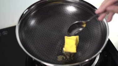 Pan 'da Erimiş Margarin