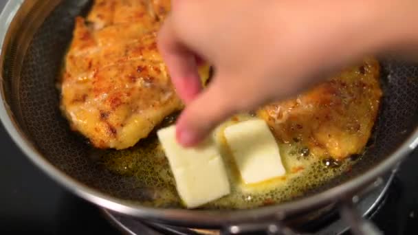 Add Butter Pan Fry Chicken Pan Variant — Stock Video