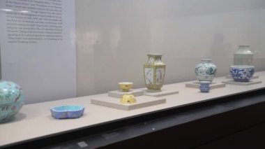 Ulusal Saray Müzesi, Taipei, Tayvan 'da sergilenen antika şişe ve tekneler